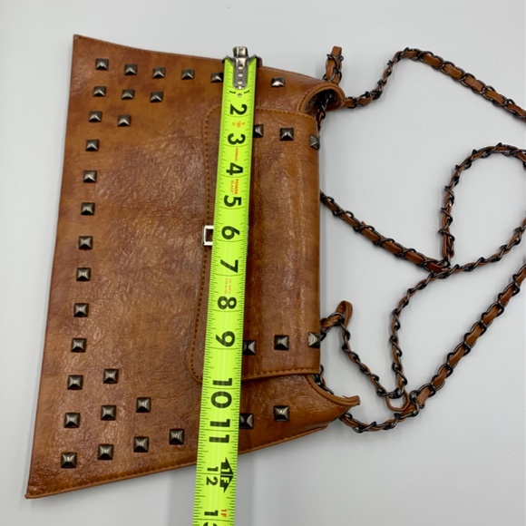 Vintage style boho brown camel rivet-studded chain biker shoulder crossbody bag - Picture 8 of 12
